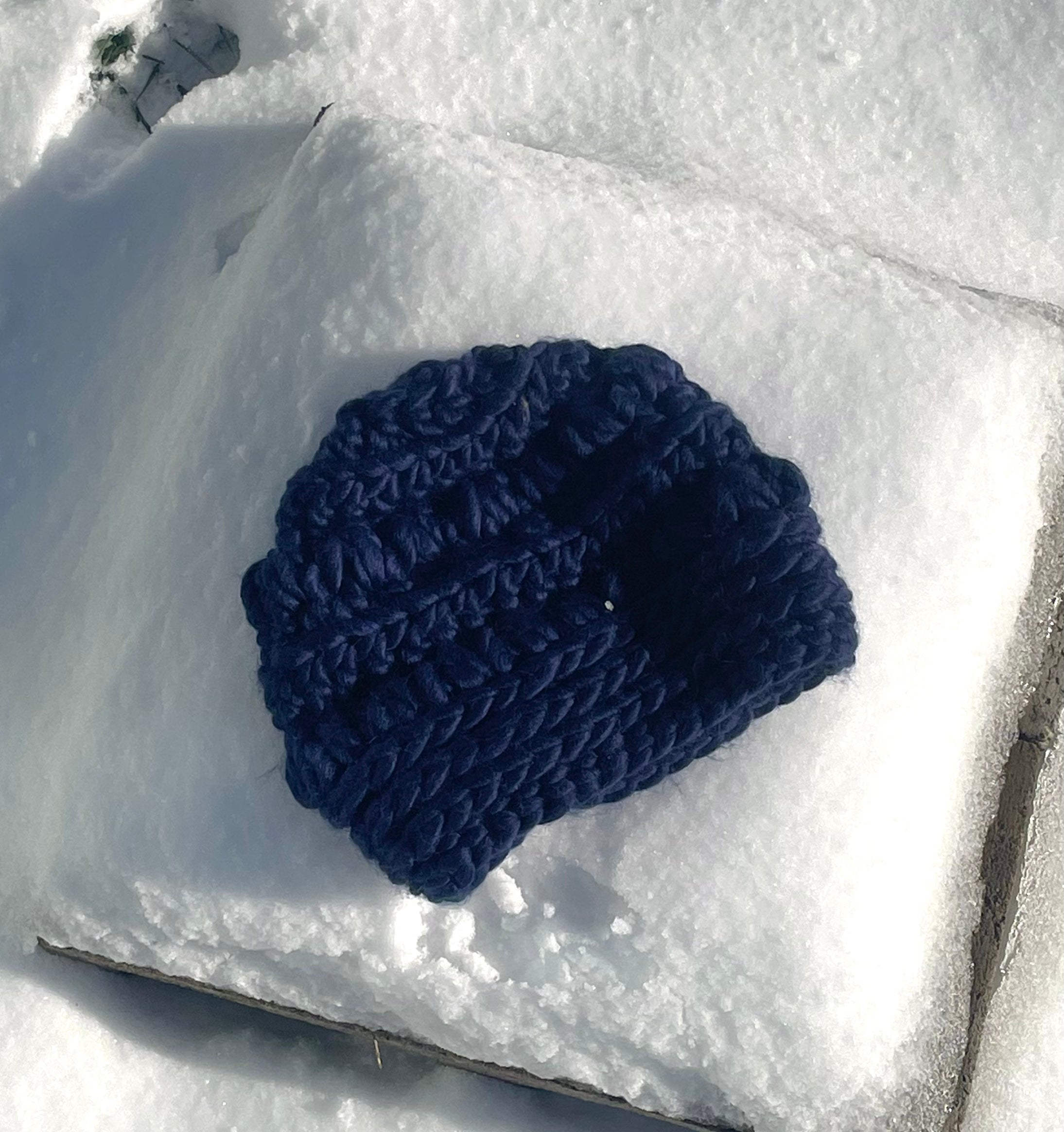 Crochet beanie - navy - 60% wool