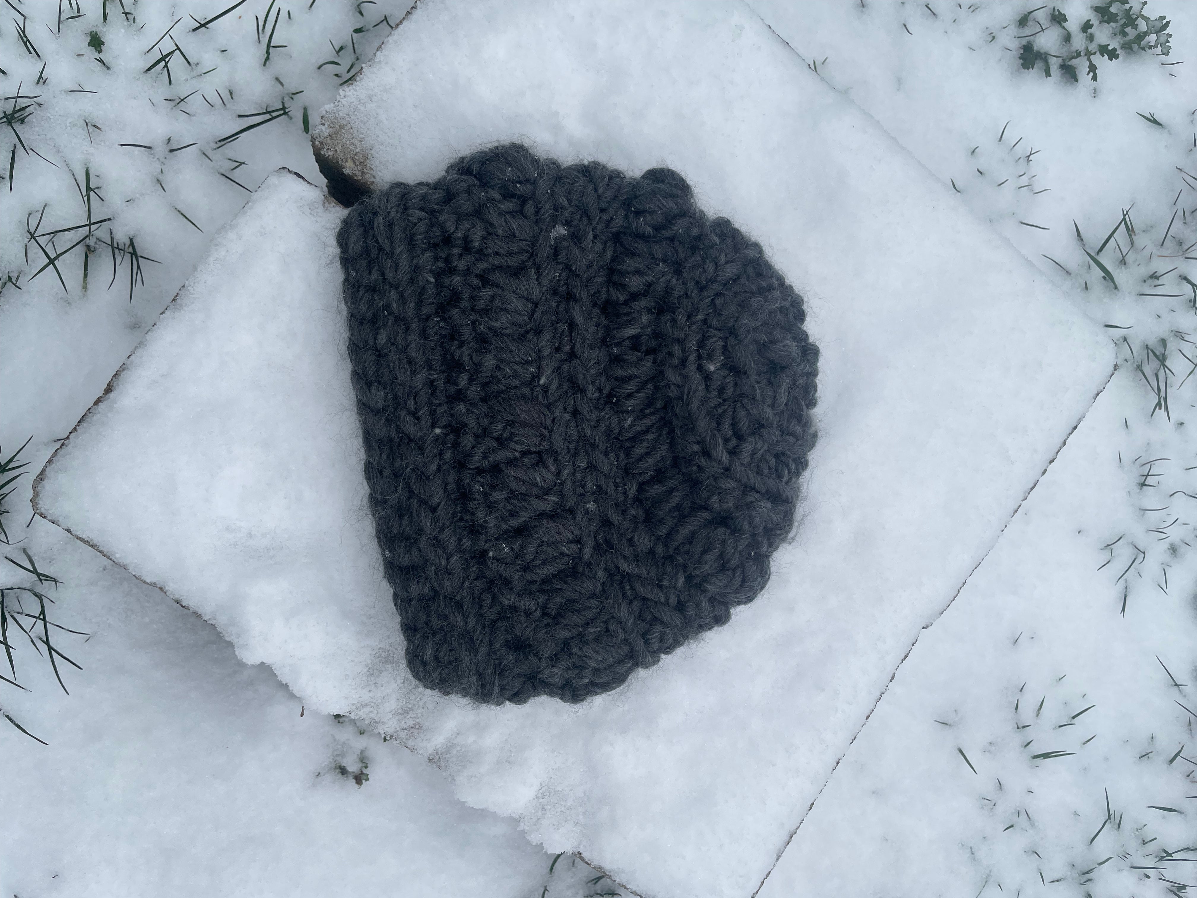 crocheted beanie - charcoal grey 60% wool