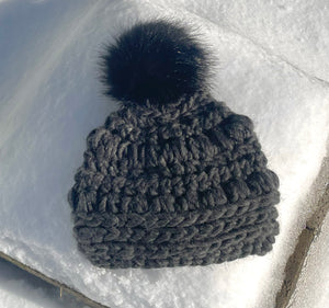 Crocheted beanie - charcoal grey - removable pompom 60% wool